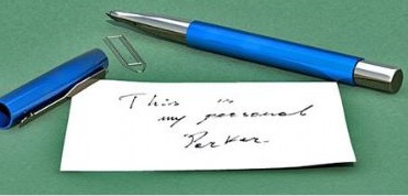 Une combinaison de stylo et du papier, papeterie
