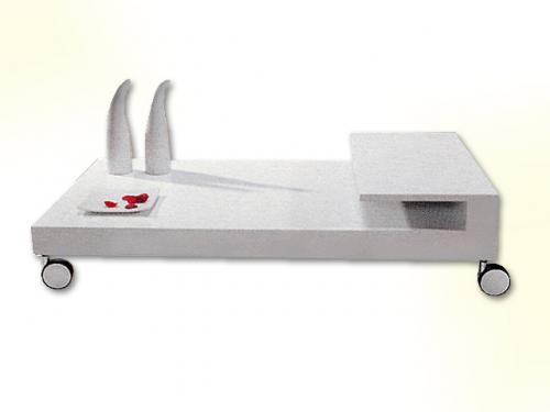 Table basse sur roues
