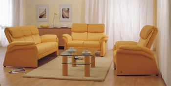 Style europen canap jaune combinaison table basse